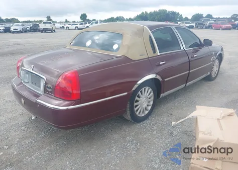2003 Lincoln Town Car Executive from USA, damaged, VIN 1LNHM81W83Y621934